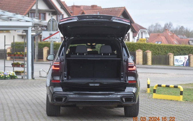BMW X7 cena 485000 przebieg: 30000, rok produkcji 2022 z Trzebiatów małe 67